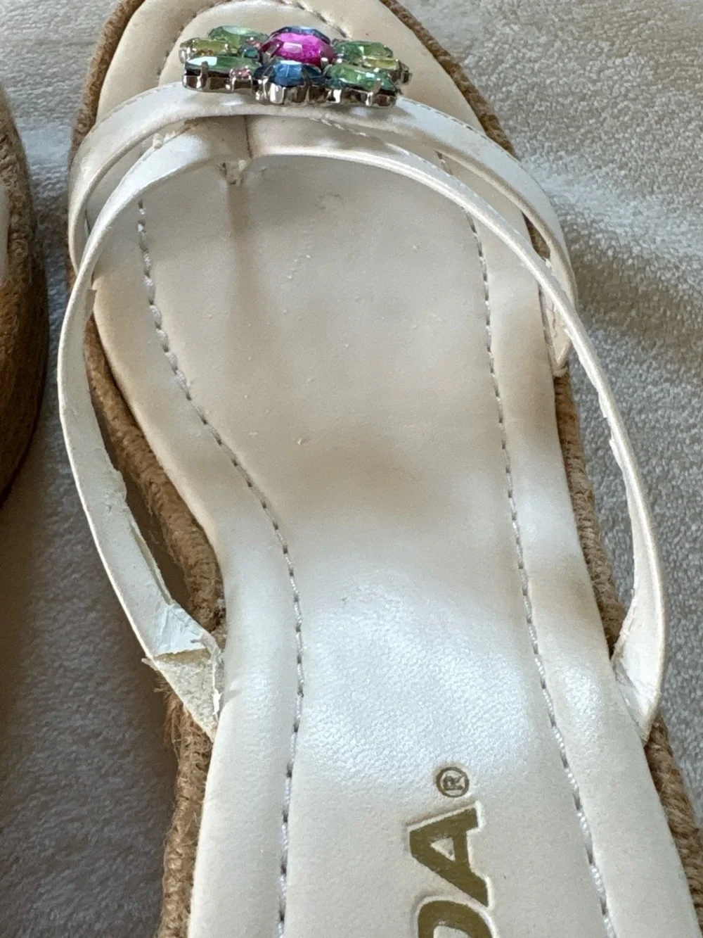 Y2K White Soda Rhinestone Floral Strappy Wedge Heels Size 7 READ